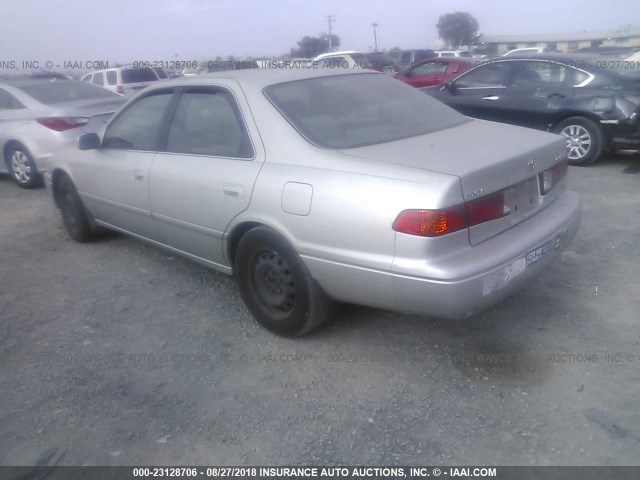 JT2BG22K810577724 - 2001 TOYOTA CAMRY CE/LE/XLE 银色 照片 3