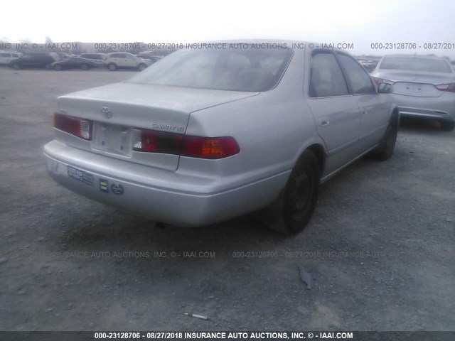 JT2BG22K810577724 - 2001 TOYOTA CAMRY CE/LE/XLE 银色 照片 4