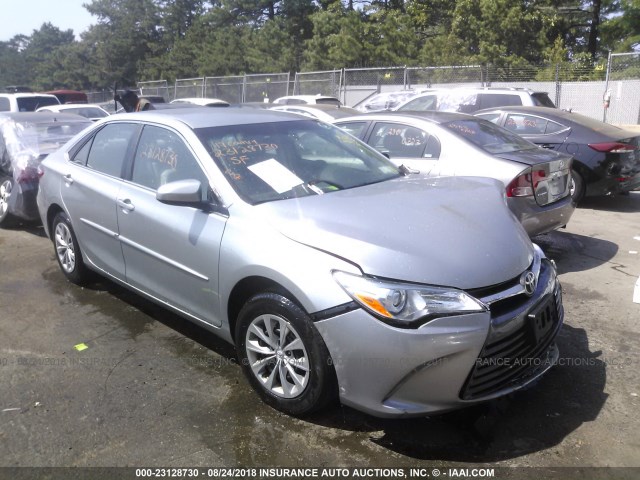 4T1BF1FK4HU400617 - 2017 TOYOTA CAMRY LE/XLE/SE/XSE SILVER photo 1