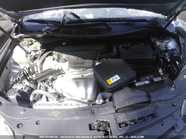 4T1BF1FK4HU400617 - 2017 TOYOTA CAMRY LE/XLE/SE/XSE SILVER photo 10