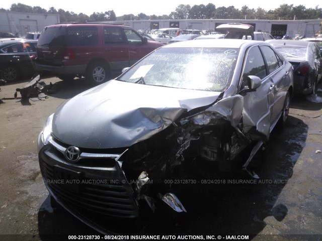 4T1BF1FK4HU400617 - 2017 TOYOTA CAMRY LE/XLE/SE/XSE SILVER photo 2