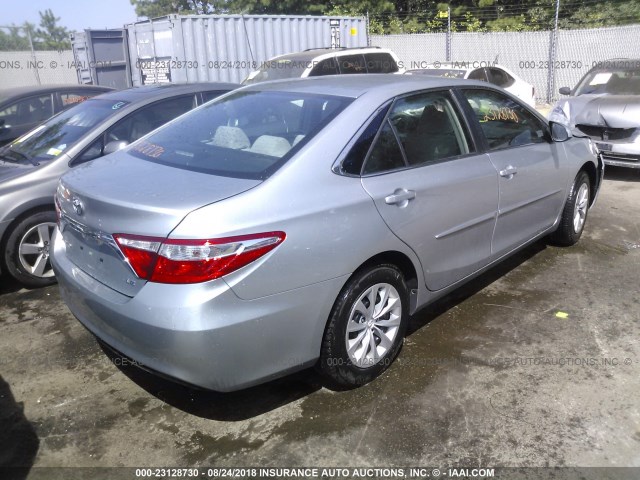4T1BF1FK4HU400617 - 2017 TOYOTA CAMRY LE/XLE/SE/XSE SILVER photo 4