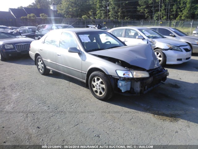 JT2BF22K9X0193172 - 1999 TOYOTA CAMRY LE/XLE SILVER photo 1