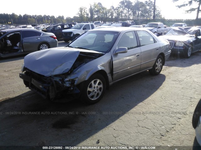 JT2BF22K9X0193172 - 1999 TOYOTA CAMRY LE/XLE SILVER photo 2
