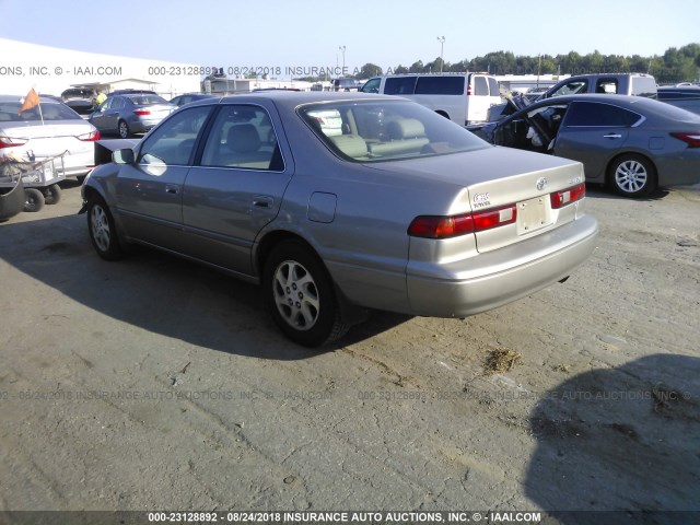 JT2BF22K9X0193172 - 1999 TOYOTA CAMRY LE/XLE SILVER photo 3