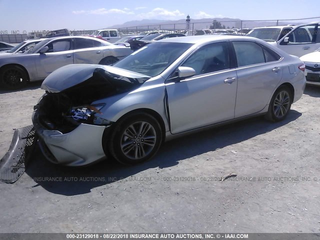4T1BF1FK1FU922747 - 2015 TOYOTA CAMRY LE/XLE/SE/XSE 银色 照片 2