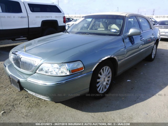 1LNHM81W14Y661676 - 2004 LINCOLN TOWN CAR EXECUTIVE/SIGNATURE ღია ლურჯი ფოტო 2