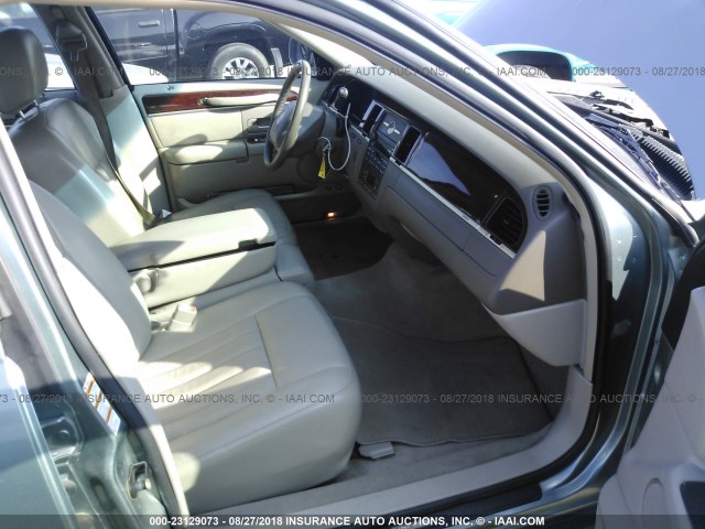 1LNHM81W14Y661676 - 2004 LINCOLN TOWN CAR EXECUTIVE/SIGNATURE ღია ლურჯი ფოტო 5