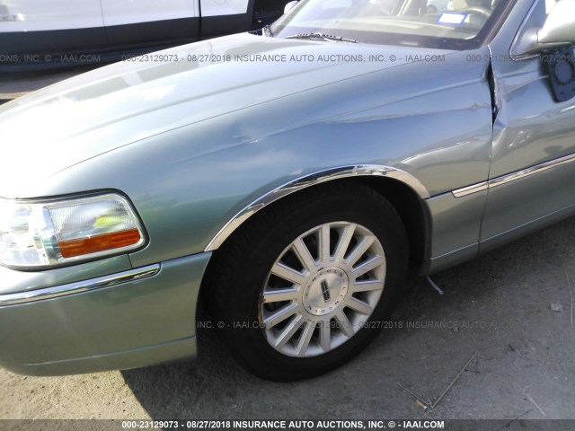 1LNHM81W14Y661676 - 2004 LINCOLN TOWN CAR EXECUTIVE/SIGNATURE ღია ლურჯი ფოტო 6