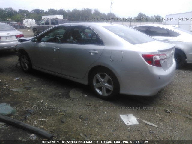 4T1BF1FK8CU585683 - 2012 TOYOTA CAMRY SE/LE/XLE SILVER photo 3