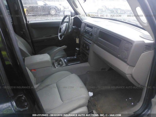 1J8HG48K07C606556 - 2007 JEEP COMMANDER BLACK photo 5