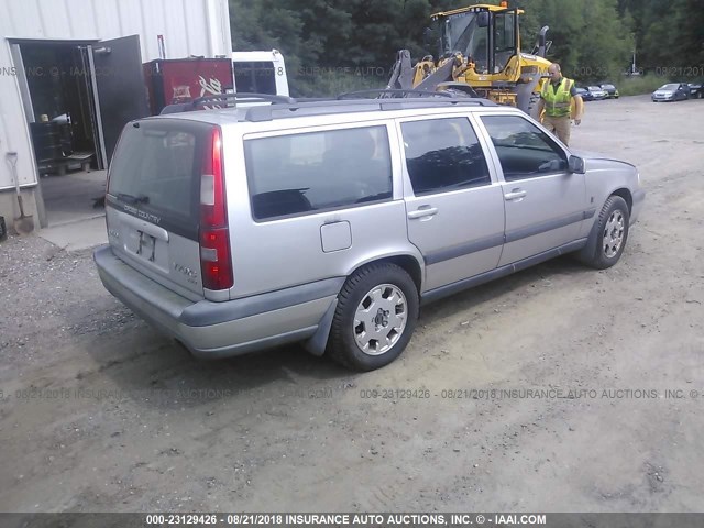 YV1LZ56D2Y2690838 - 2000 VOLVO V70 XC/SE SILVER photo 4