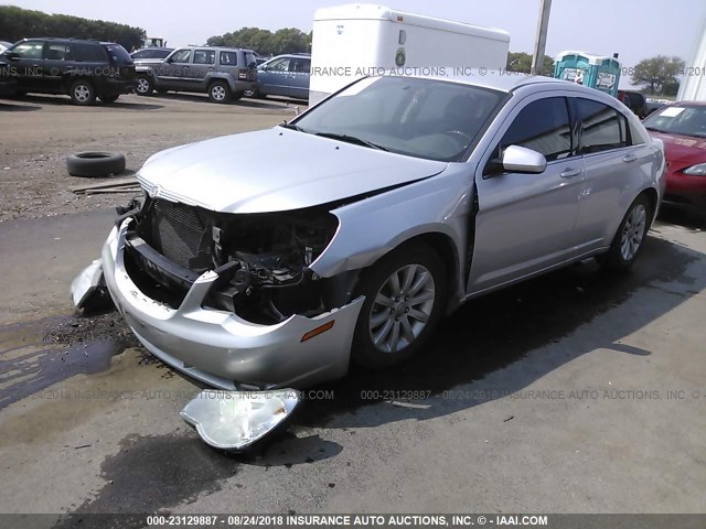 1C3CC5FB0AN226185 - 2010 CHRYSLER SEBRING LIMITED SILVER photo 2