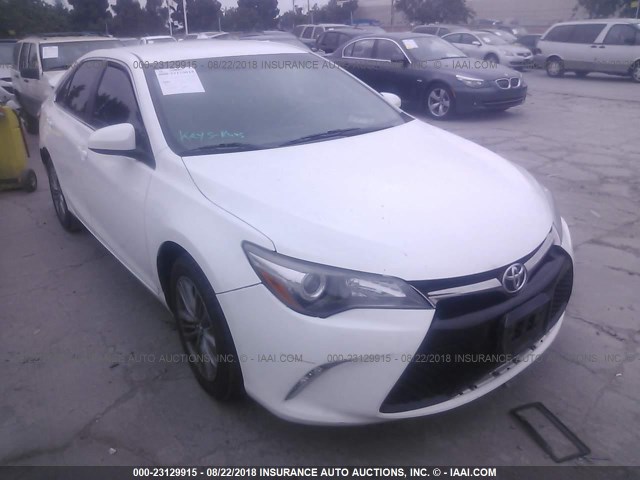 4T1BF1FK1GU144564 - 2016 TOYOTA CAMRY LE/XLE/SE/XSE 白色 照片 1