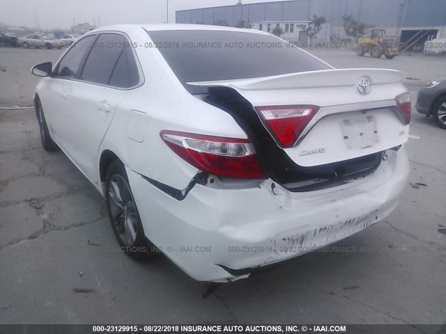 4T1BF1FK1GU144564 - 2016 TOYOTA CAMRY LE/XLE/SE/XSE 白色 照片 3