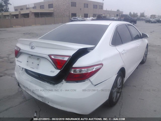 4T1BF1FK1GU144564 - 2016 TOYOTA CAMRY LE/XLE/SE/XSE 白色 照片 4