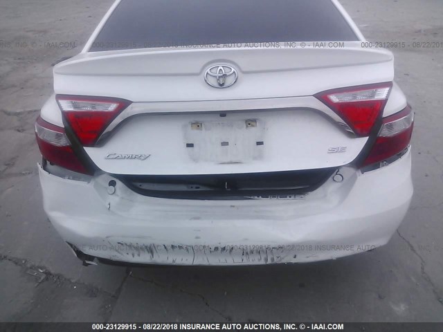 4T1BF1FK1GU144564 - 2016 TOYOTA CAMRY LE/XLE/SE/XSE 白色 照片 6