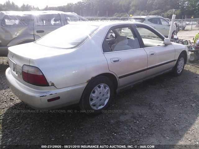 JHMCD5634VC006551 - 1997 HONDA ACCORD LX/EX GRAY photo 4