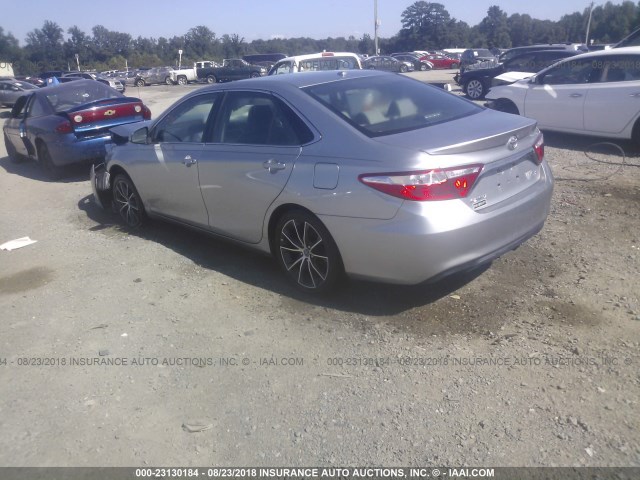 4T1BF1FK0FU063411 - 2015 TOYOTA CAMRY LE/XLE/SE/XSE SILVER photo 3