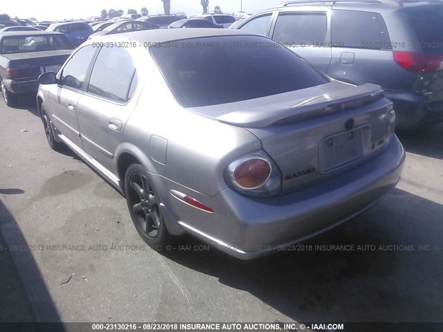 JN1DA31A02T308393 - 2002 NISSAN MAXIMA GLE/SE SILVER photo 3