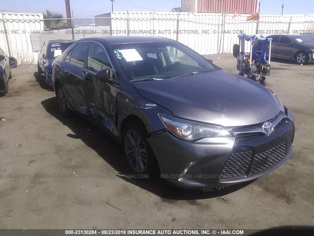 4T1BF1FK6FU894637 - 2015 TOYOTA CAMRY LE/XLE/SE/XSE GRAY photo 1