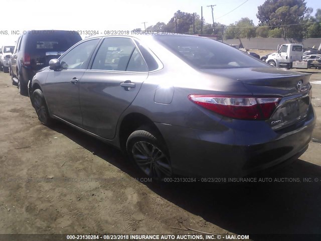4T1BF1FK6FU894637 - 2015 TOYOTA CAMRY LE/XLE/SE/XSE GRAY photo 3