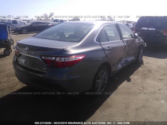 4T1BF1FK6FU894637 - 2015 TOYOTA CAMRY LE/XLE/SE/XSE GRAY photo 4