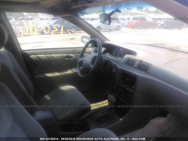 4T1BG22K2XU402602 - 1999 TOYOTA CAMRY CE/LE/XLE 棕色 照片 5