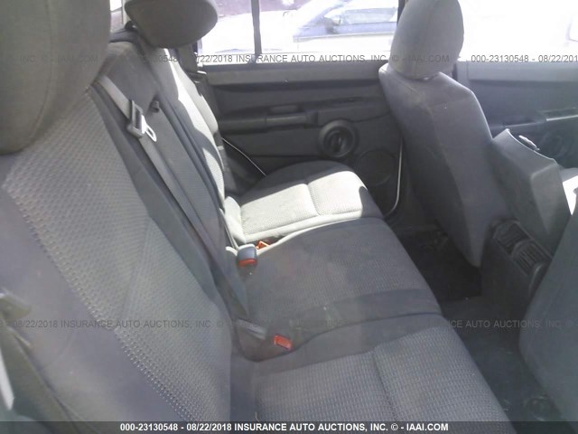 1J8HG48N28C241678 - 2008 JEEP COMMANDER SPORT Weiß Foto 8