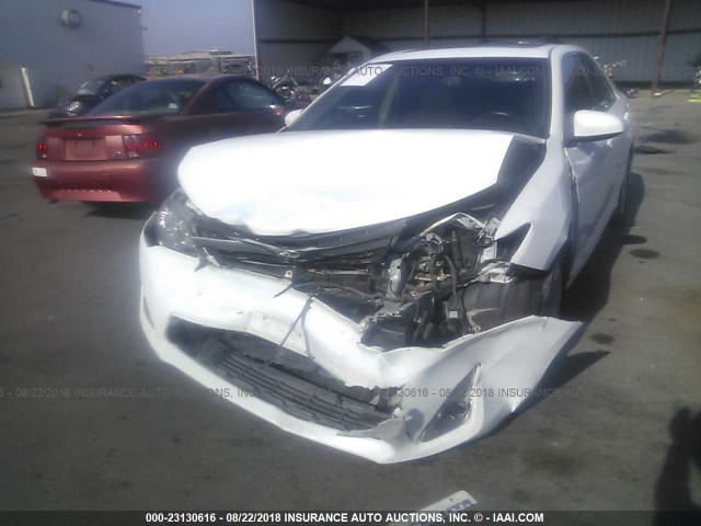 4T1BD1FK4DU090209 - 2013 TOYOTA CAMRY HYBRID/LE/XLE WHITE photo 6