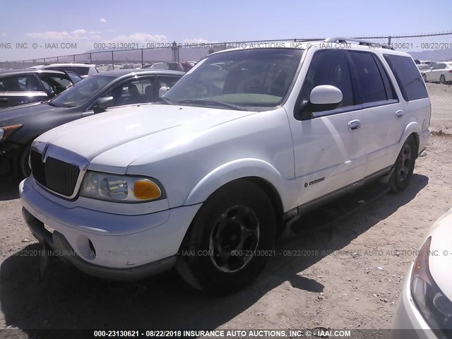 5LMEU27R71LJ26276 - 2001 LINCOLN NAVIGATOR WHITE photo 2