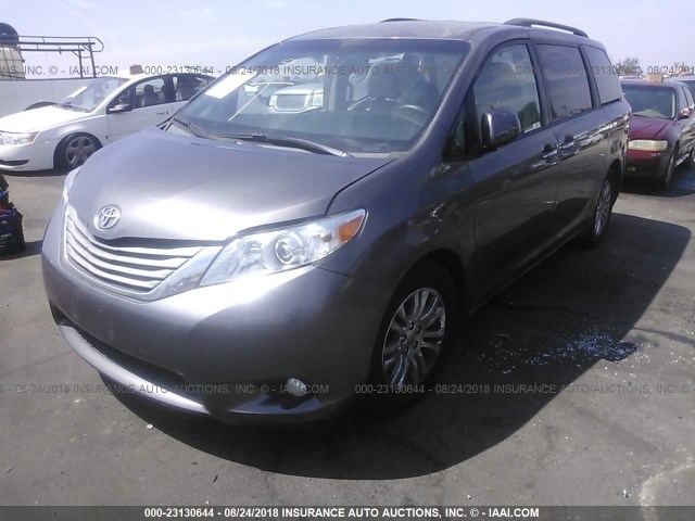 5TDYK3DC3FS570907 - 2015 TOYOTA SIENNA XLE/LIMITED GRAY photo 2