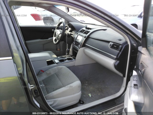 4T1BD1FKXDU071566 - 2013 TOYOTA CAMRY HYBRID/LE/XLE 灰色 照片 5