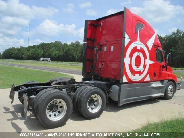 1FUGGLD54FLGC8093 - 2015 FREIGHTLINER CASCADIA 125  WHITE photo 4