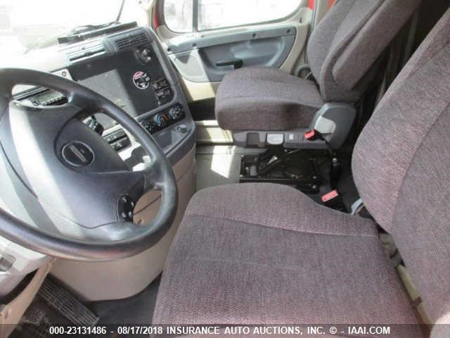 1FUGGLD54FLGC8093 - 2015 FREIGHTLINER CASCADIA 125  WHITE photo 5