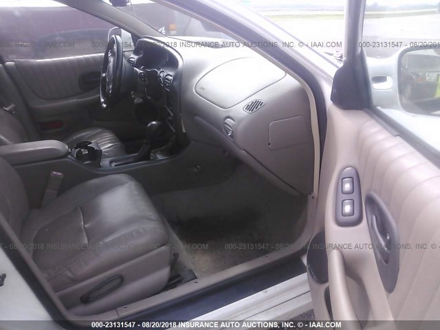 1G2WR52181F169382 - 2001 PONTIAC GRAND PRIX GTP WHITE photo 5