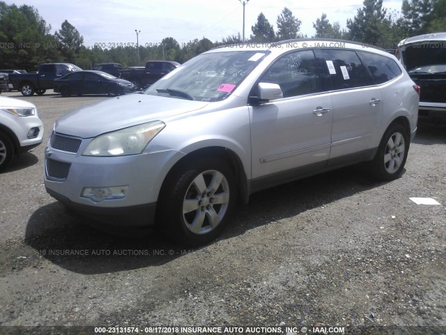 1GNER33D69S101418 - 2009 CHEVROLET TRAVERSE LTZ SILVER photo 2