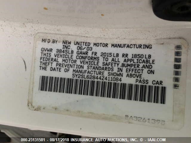 5Y2SL62844Z411084 - 2004 PONTIAC VIBE WHITE photo 9