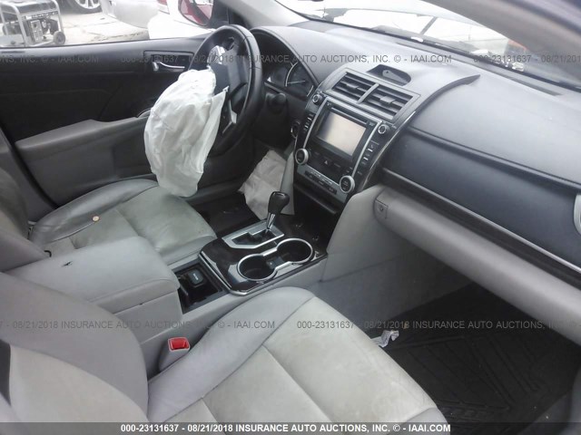 4T4BF1FK0ER347870 - 2014 TOYOTA CAMRY L/SE/LE/XLE შავი ფოტო 5