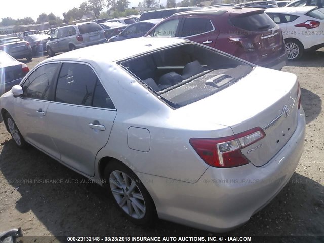 4T4BF1FK6CR250024 - 2012 TOYOTA CAMRY SE/LE/XLE ვერცხლისფერი ფოტო 3