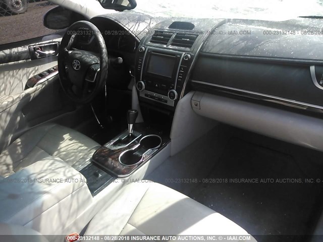 4T4BF1FK6CR250024 - 2012 TOYOTA CAMRY SE/LE/XLE ვერცხლისფერი ფოტო 5