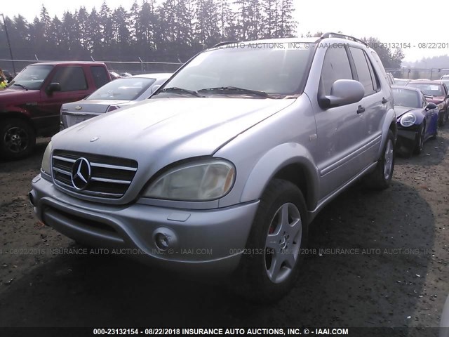 4JGAB74E1YA204112 - 2000 MERCEDES-BENZ ML 55 SILVER photo 2