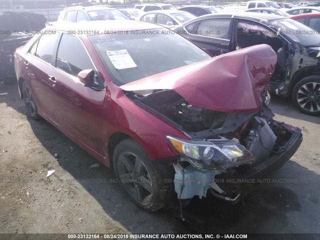 4T1BF1FK8DU681637 - 2013 TOYOTA CAMRY L/SE/LE/XLE Qırmızı foto 1