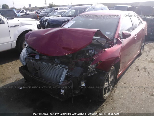 4T1BF1FK8DU681637 - 2013 TOYOTA CAMRY L/SE/LE/XLE Qırmızı foto 2