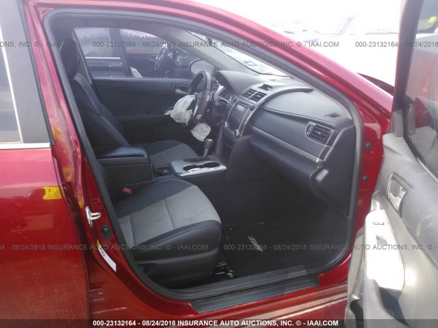 4T1BF1FK8DU681637 - 2013 TOYOTA CAMRY L/SE/LE/XLE Qırmızı foto 5
