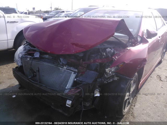 4T1BF1FK8DU681637 - 2013 TOYOTA CAMRY L/SE/LE/XLE Qırmızı foto 6