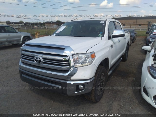 5TFAY5F17HX641126 - 2017 TOYOTA TUNDRA CREWMAX 1794/PLATINUM WHITE photo 2