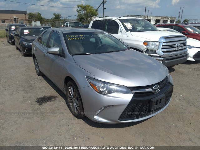 4T1BF1FK3HU346503 - 2017 TOYOTA CAMRY LE/XLE/SE/XSE 银色 照片 1