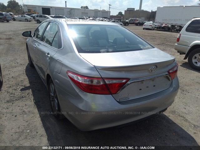 4T1BF1FK3HU346503 - 2017 TOYOTA CAMRY LE/XLE/SE/XSE 银色 照片 3