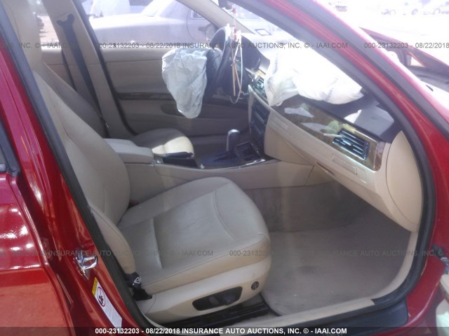 WBAVB17526NK37587 - 2006 BMW 325 I AUTOMATIC წითელი ფოტო 5